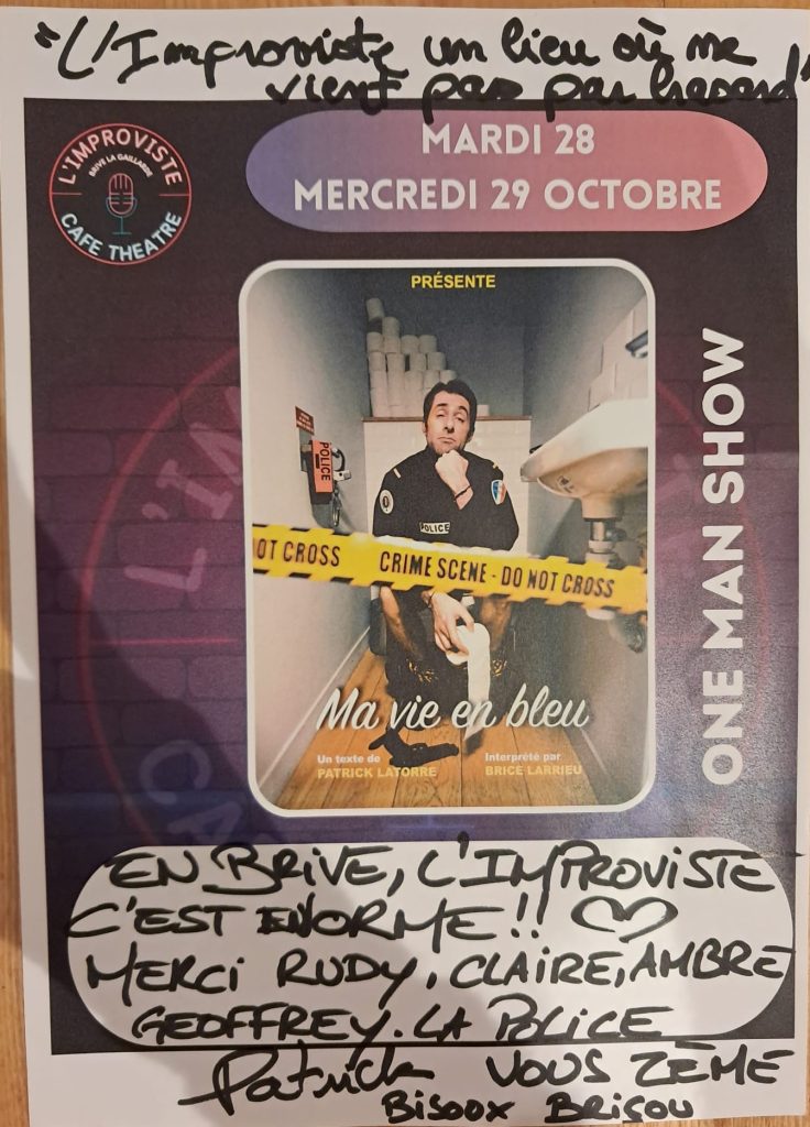 Les 28 et 29 octobre 2025, notre scène a eu l’honneur de recevoir Brice Larrieu pour son spectacle “Ma Vie en Bleu”, accompagné de son auteur et ami fidèle, Patrick Latorre.