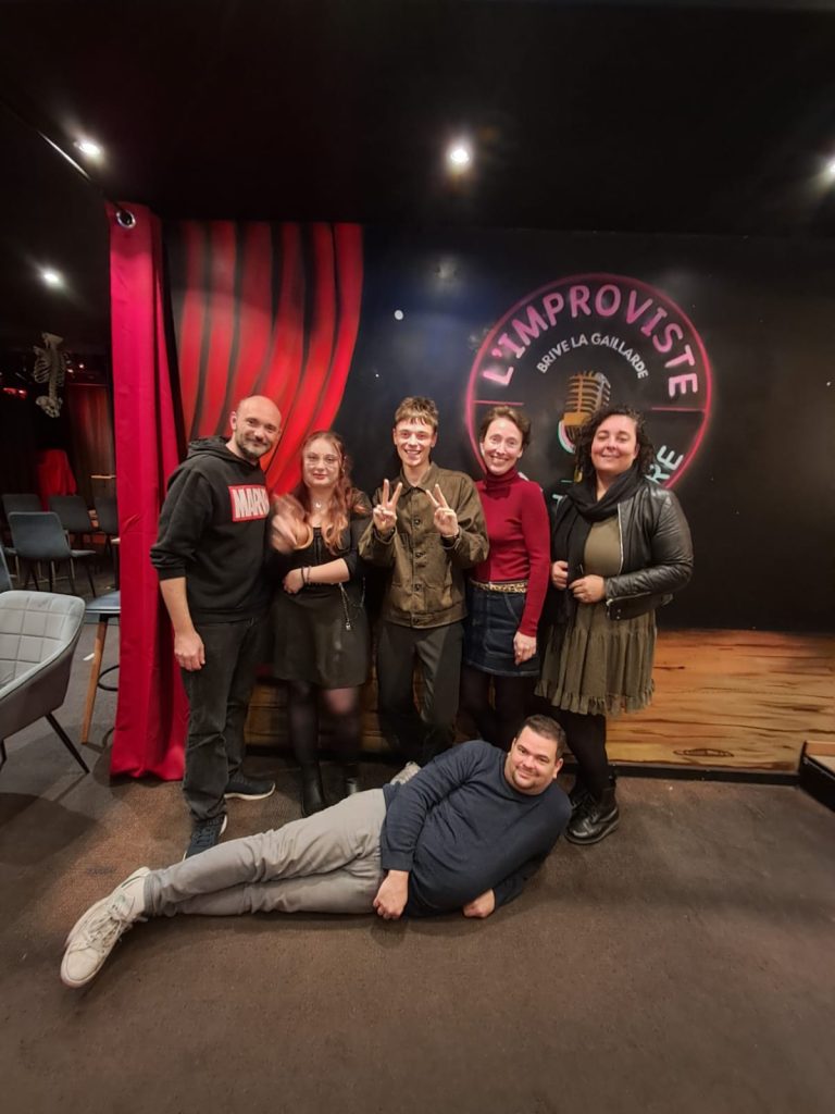 Le public était conquis, debout, séduit par ce one-man-show brillant, sincère et d’une belle humanité. Bref : une claque d’humour et de talent !