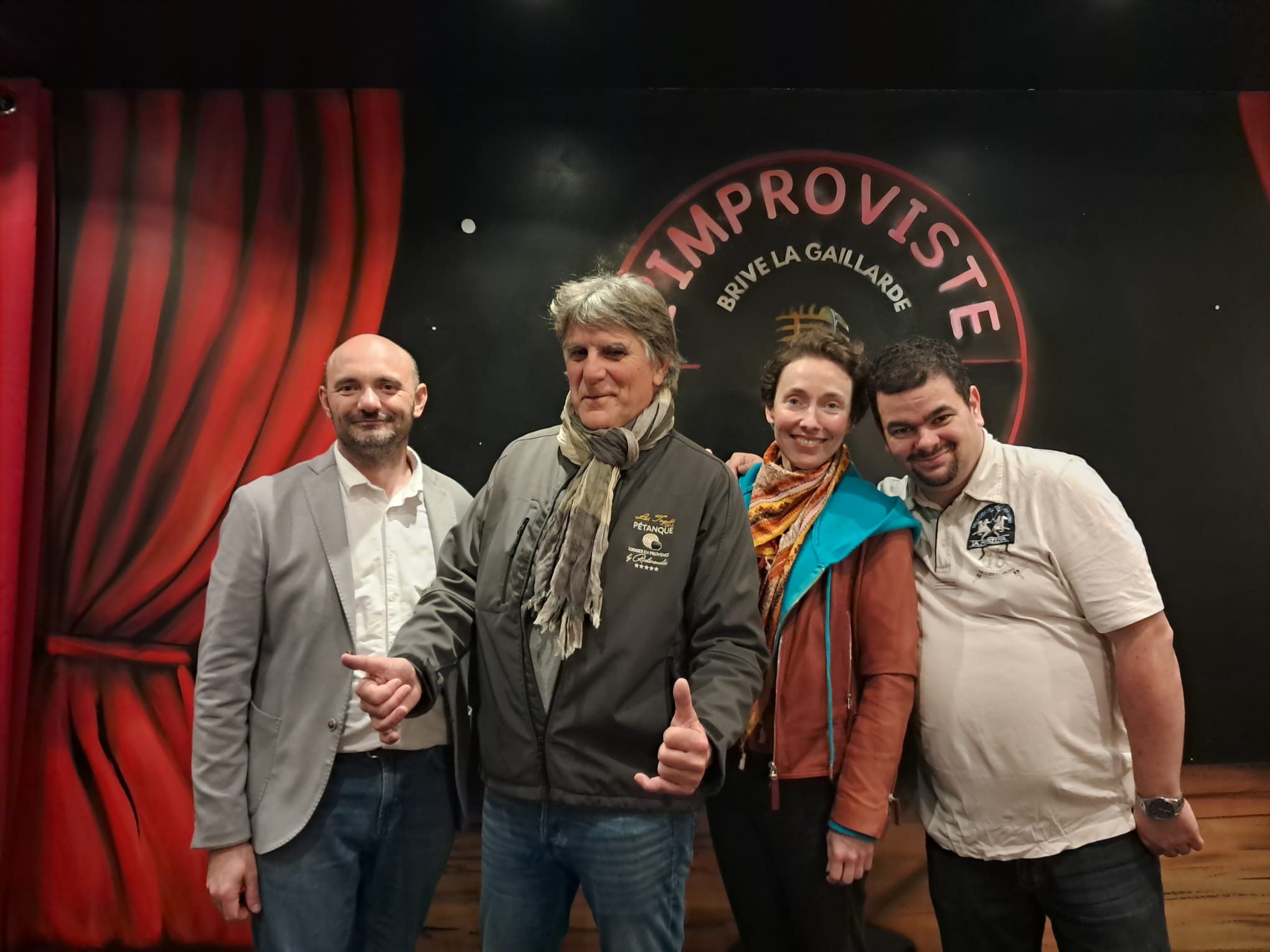 Durant ces deux soirées, TEX a présenté un spectacle alliant vannes incisives, observations subtiles et une interaction constante avec le public. “Résiste” a séduit par son équilibre entre humour populaire et regard affûté sur le quotidien, confirmant la réputation de TEX comme l’un des humoristes les plus appréciés de sa génération.