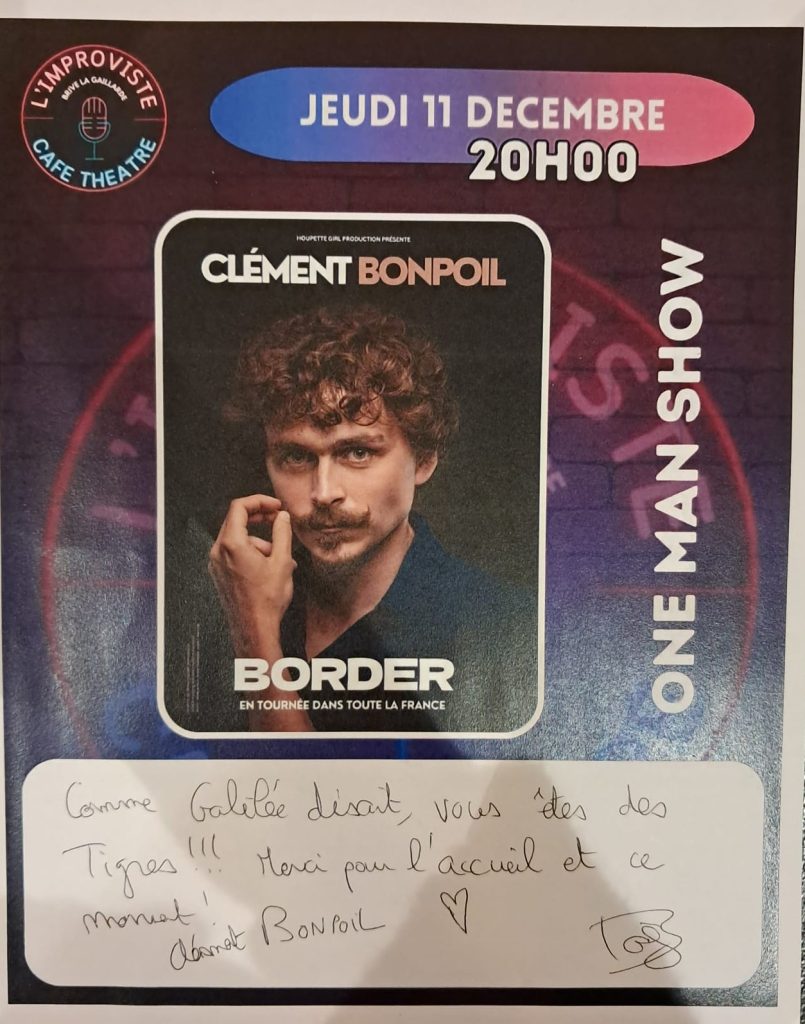 Sur scène, il a enflammé le public avec son humour décalé, sa sensibilité et son regard unique sur le monde.