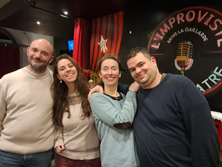 Devant une salle attentive et enthousiaste, Perrine Deza a livré un spectacle drôle, piquant et d’une sincérité désarmante.