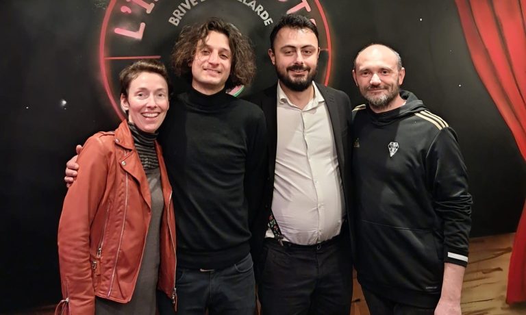 Ce jeudi 29 janvier 2026 à 20h, L’Improviste Café-Théâtre a accueilli Kevin et Théo pour leur spectacle L’Humour c’est pas drôle.