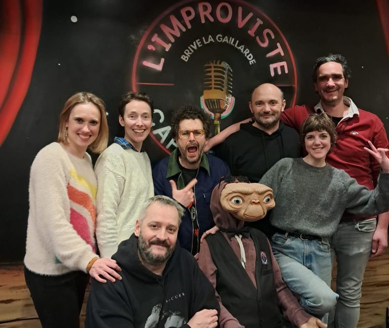 Ce week-end restera gravé dans l’histoire de L’Improviste. Vendredi 20 et samedi 21 février, nous avons eu l’immense bonheur d’accueillir la troupe des Quatre Saisons pour deux représentations d’« Arthur et Mathilde ». Et au-delà du spectacle, c’est une rencontre humaine rare qui s’est jouée sous nos yeux.