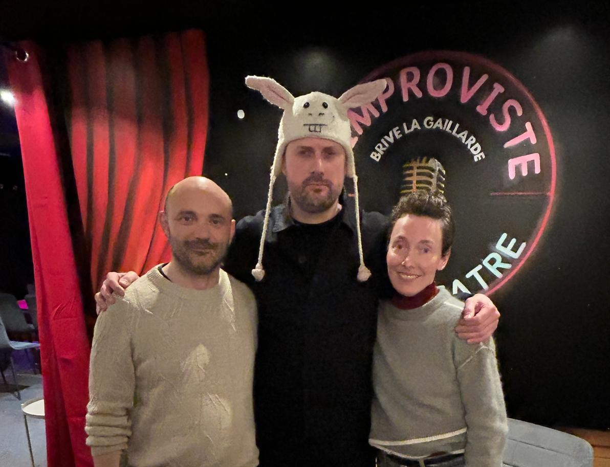 Mardi 17 mars à 20h00, L’Improviste a accueilli un artiste à part, un ovni de la scène, un personnage aussi drôle que touchant : Jean-Patrick, alias JE SUIS LAPIN, venu présenter son spectacle BOUFFON.
