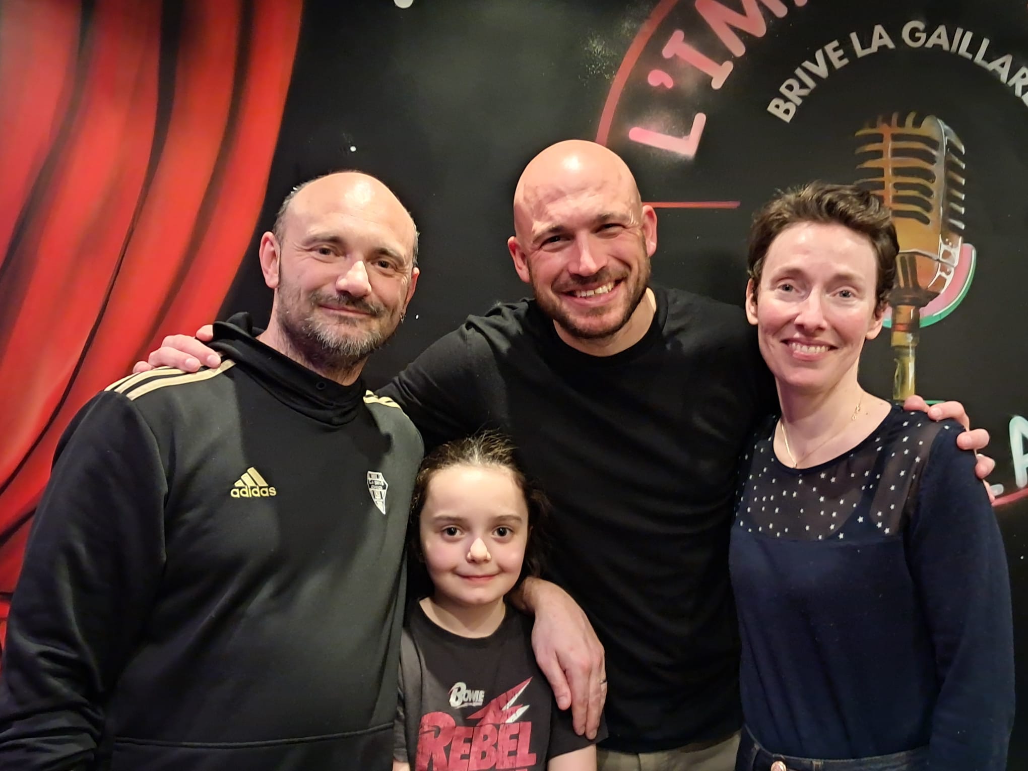 Samedi 21 mars, L’Improviste a vécu l’un de ces moments rares où tout s’aligne. Une salle comble. Une attente palpable. Et sur scène, un artiste au sommet de son art : Grégory Vacher.