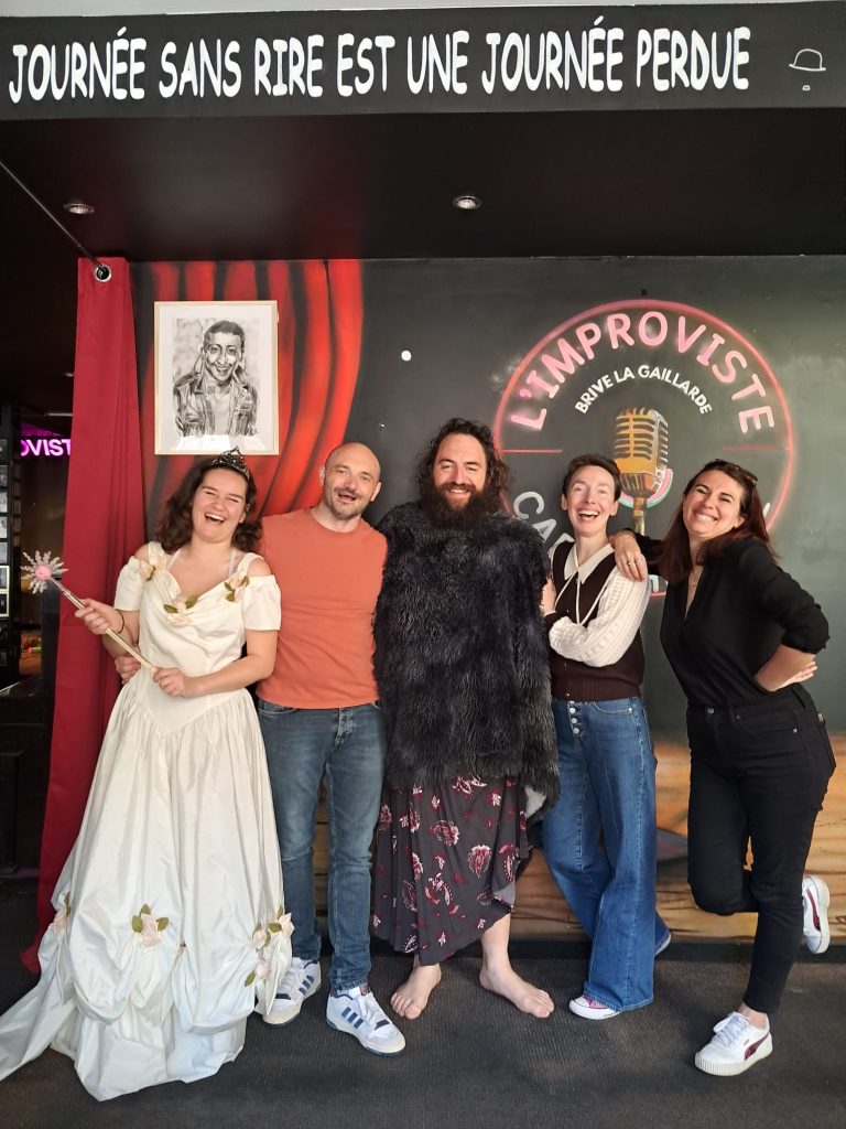 Le Voyage Imaginaire… et une rencontre qui restera Il y a des week-ends à L’Improviste qui ne ressemblent pas aux autres. Des week-ends où l’on ne vit pas seulement un spectacle, mais une rencontre. Une de celles qui laissent une trace et que l’on sait déjà, au moment même où on la vit, qu’on n’oubliera pas.